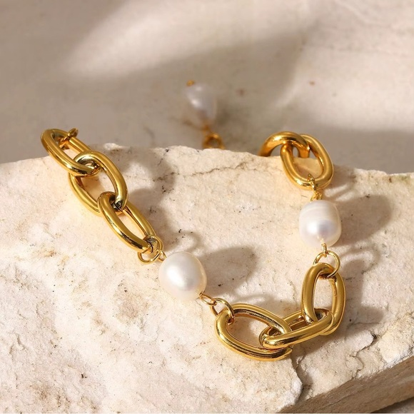 18K Gold Plated Freshwater Pearl Bracelet - Picture 2 of 9